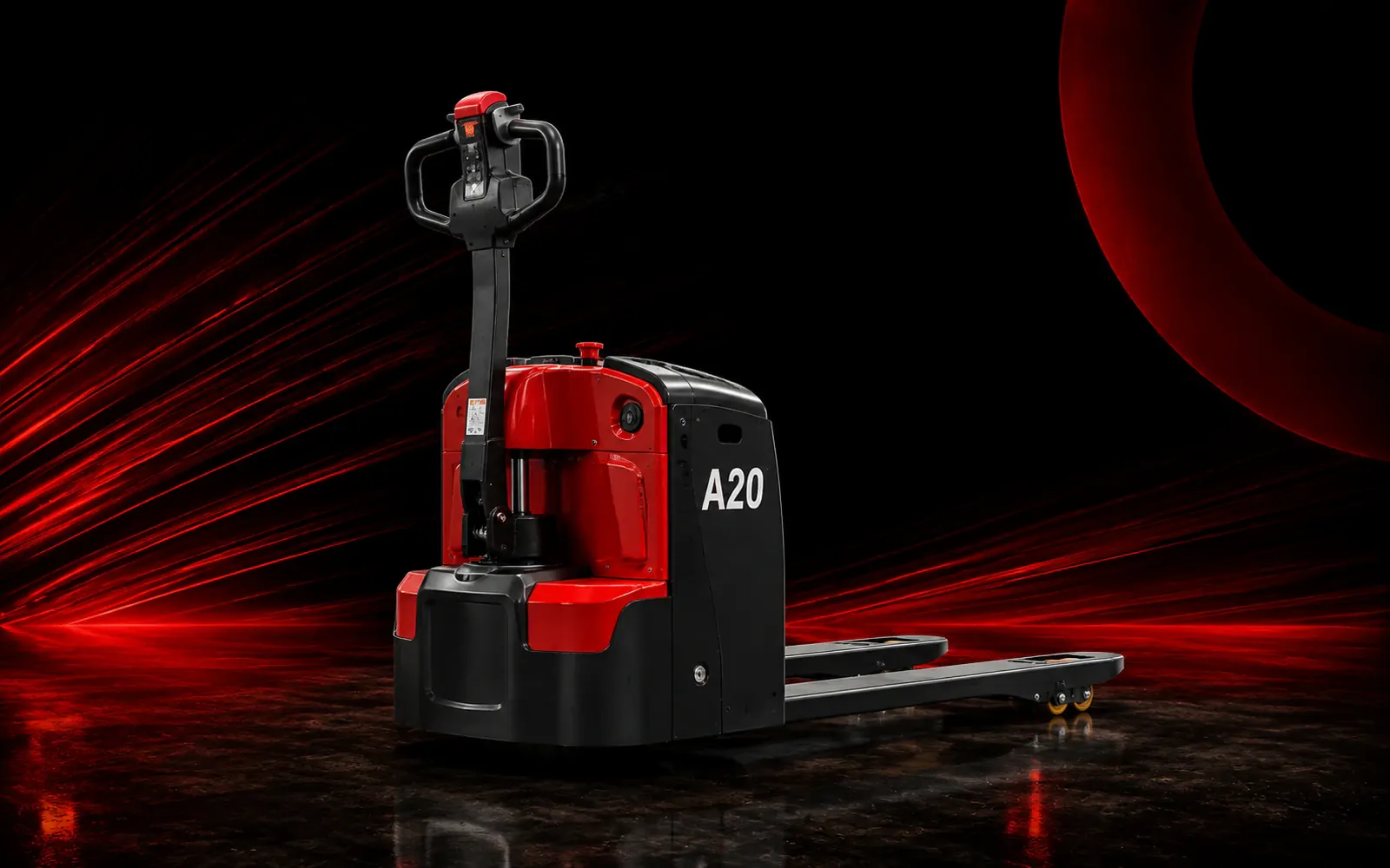 Transpaleteira elétrica compacta com garfos e timão de comando